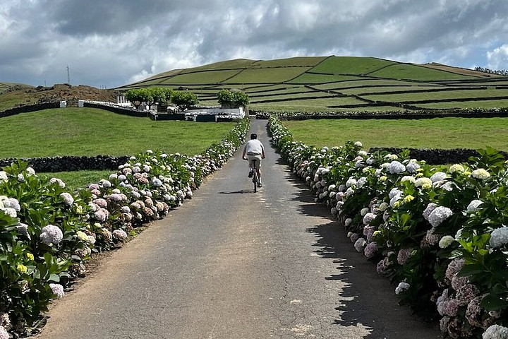 Terceira-Island-Volcanoes-Countryside-Bike-6.jpg